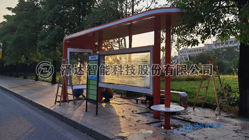 亮橘色L型便民候车亭即将亮相广东省