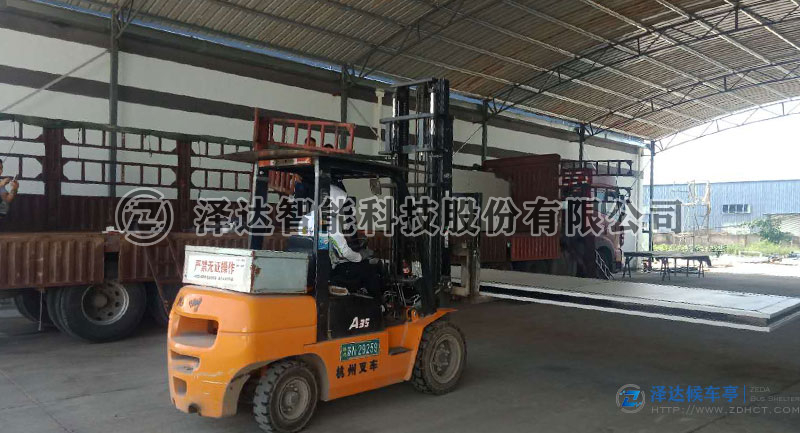 安徽省6米候车亭生产完成并装车发货(图3)