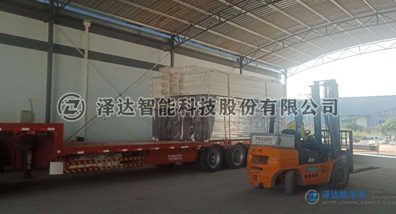 福建厦门为改善骑行一组的出行条件，大力建设遮阳挡雨棚(图2)