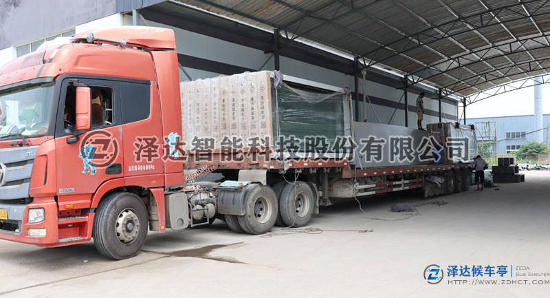 安徽省12米候车亭生产完成并装车发货(图3)