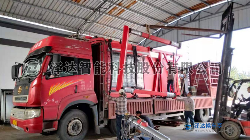 江西省中国红候车亭生产完成，装车发货(图2)