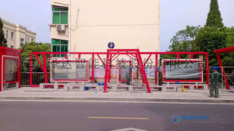 江西省中国红候车亭生产完成，装车发货(图4)