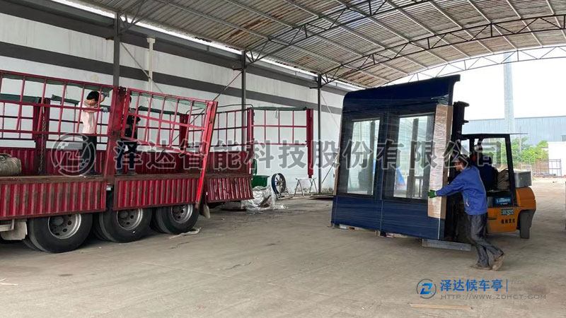 蓝色港湾式候车亭装车完成，准备发往浙江(图2)