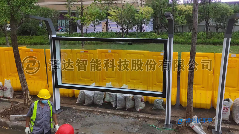 江苏省的徽派色候车亭已安装完成，为市民出行提高便利(图3)