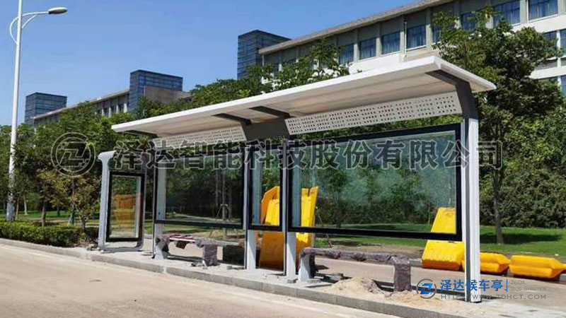 江苏省的徽派色候车亭已安装完成，为市民出行提高便利(图5)